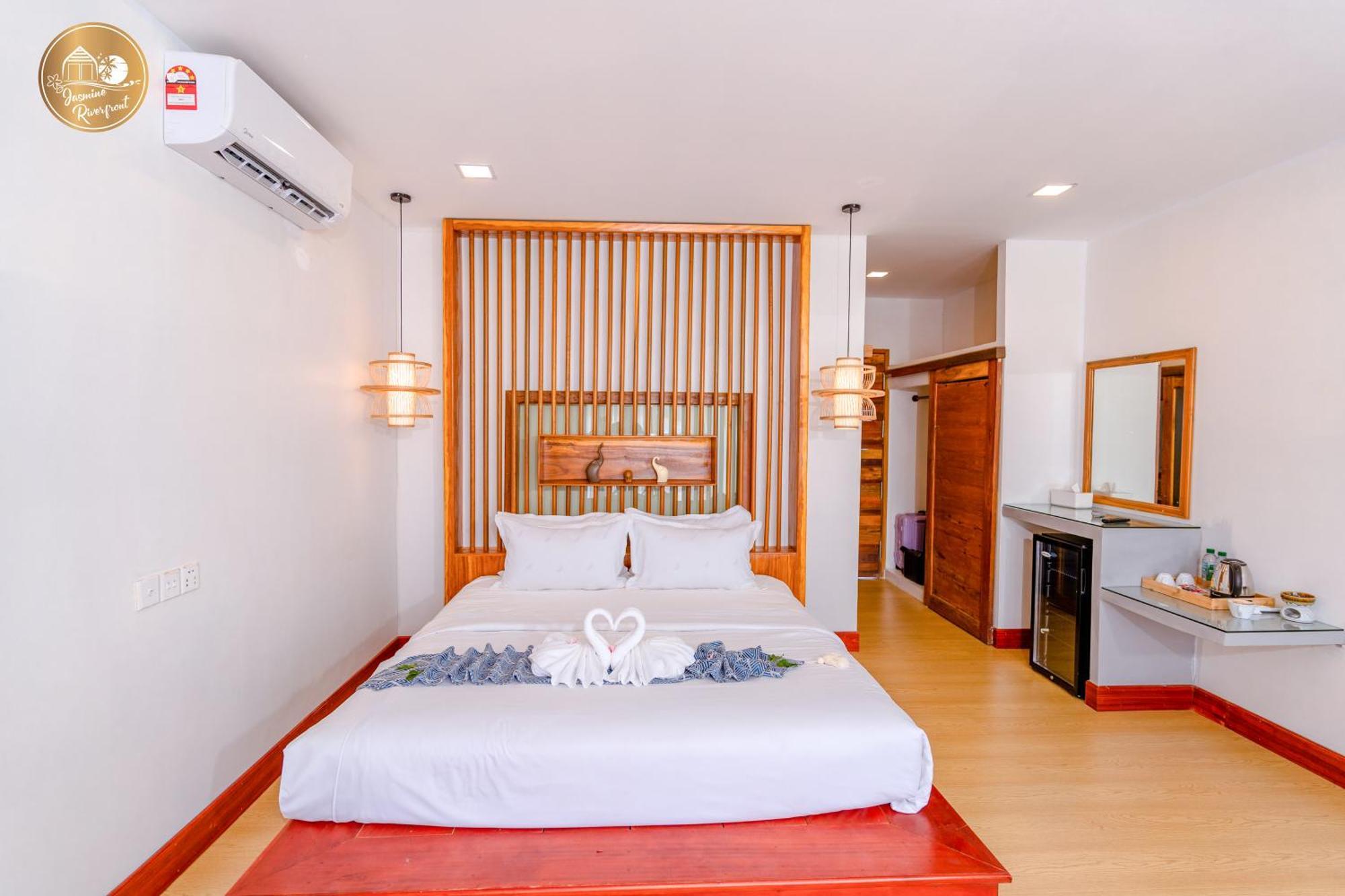 Jasmine River Front Hotel Kampot Eksteriør billede